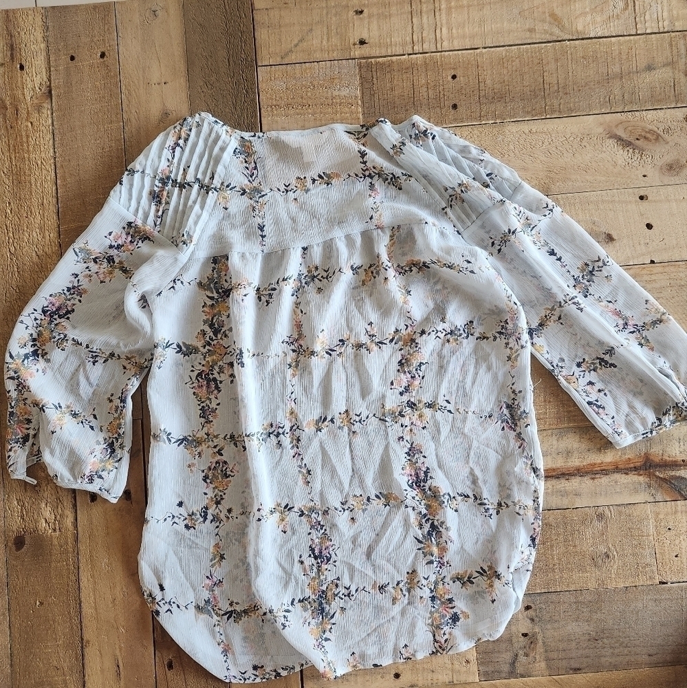 LAUREN Conrad Chiffon Light Blue Floral Top Blouse. SIZE XS - Picture 6 of 7